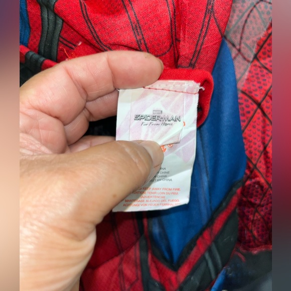 Marvel Spider Man Costume
Boys
Size M - Picture 8 of 10